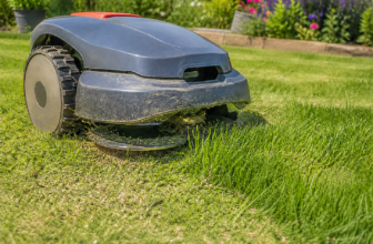 Mähroboter schneidet ungleichmäßig auf Rasenflächen