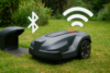 Illustration zu mähroboter verbindet sich nicht mit wlan mit einem brandneutralen Mähroboter im Garten