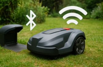 Illustration zu mähroboter verbindet sich nicht mit wlan mit einem brandneutralen Mähroboter im Garten